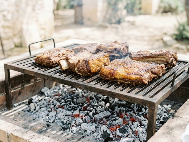 La grillade façon asado, la viande et la braise